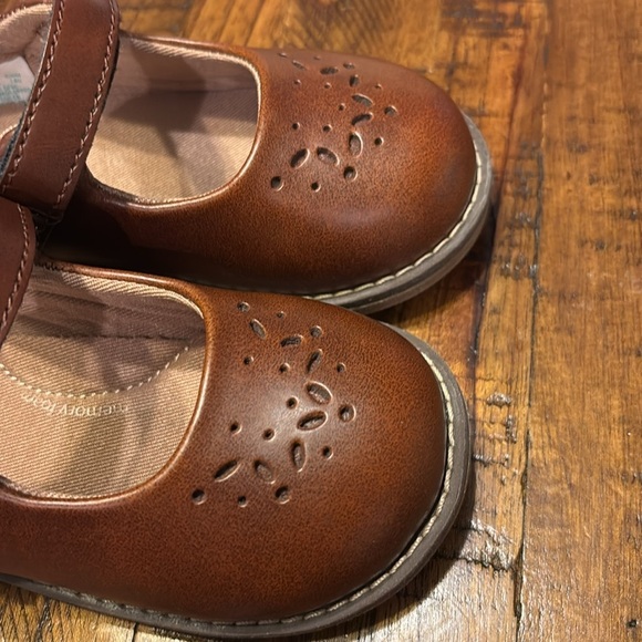 Stride Rite Mary Jane Shoes - 6.5W - Picture 10 of 13